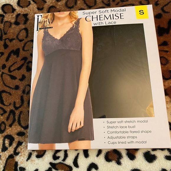 Felina lingerie nightgown in black - Picture 2 of 6